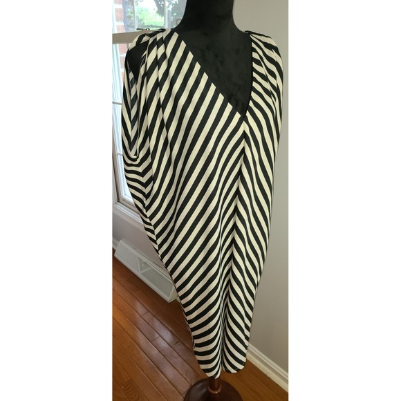 Felicity & Coco Dresses & Skirts - Felicity & Coco Women's Mini Shift Oversized V-Neck Striped Dress New Sz XL